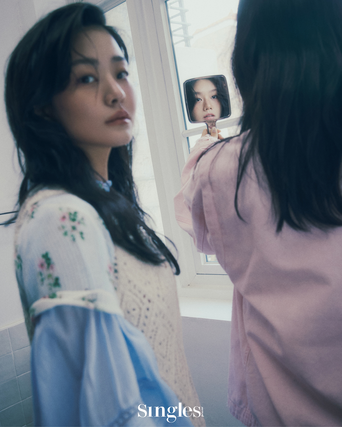 이혜리와 정수빈의 싱글즈 화보 이미지, 이혜리, 정수빈, 싱글즈 화보,이혜리 화보, 정수빈화보. 싱글즈 정수빈, 이혜리, 선의의 경쟁 이혜리 정수빈